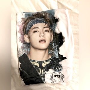 BTS V shirt and photocards